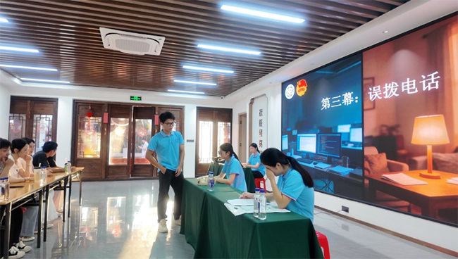 閩南師范大學法學院實踐隊赴中國海峽人才市場漳州工作部：問卷察情通兩岸，情景普法護千家