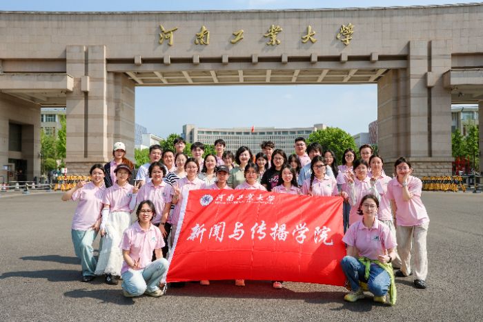 河南工業大學新聞與傳播學院“金種子”社會實踐團隊赴冠軍村開展歷史舞臺劇創作實踐
