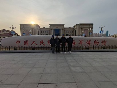 實踐隊成員在海軍博物館前