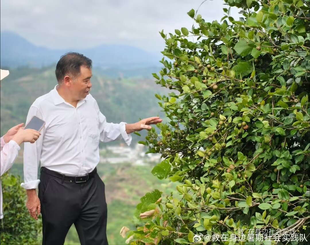 走訪特色富硒茶產(chǎn)業(yè) 青年學(xué)子調(diào)研鄉(xiāng)村振興路