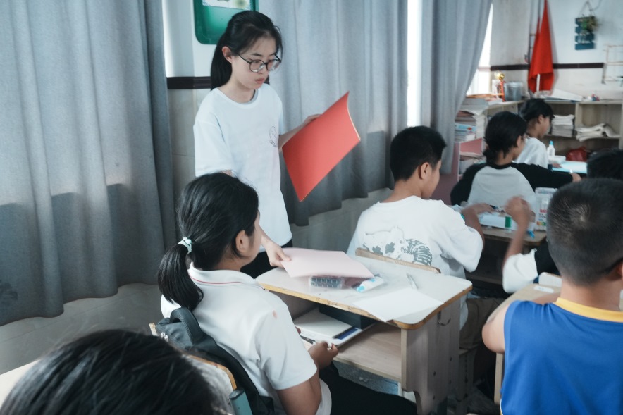 寧大學(xué)子“五育并舉”之美育篇：剪拼現(xiàn)真情，繪就蒼南味
