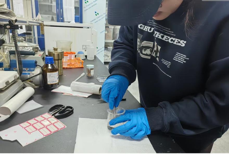 長安大學材料學子深耕阻變存儲器研究 用科研力量點亮“芯”希望