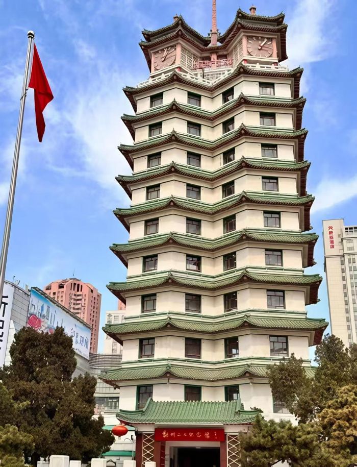 青年尋訪鄭州二七紀念館探尋京漢鐵路工人大罷工紅色印記