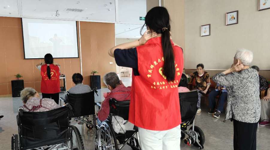 青春之光照亮晚年，重師學(xué)子踐行尊老愛(ài)幼