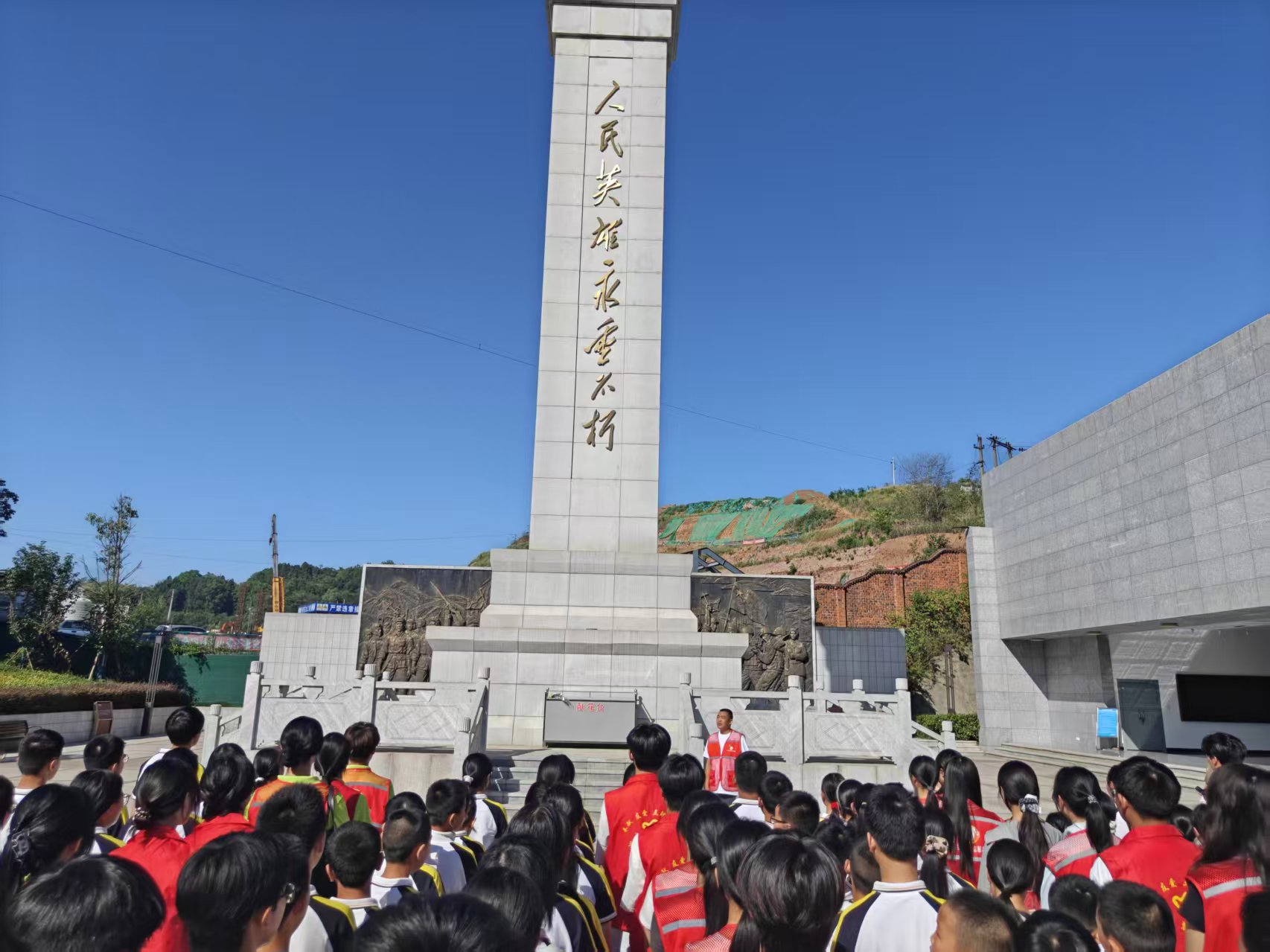 西南石油大學(xué)學(xué)子走進三臺研學(xué)相伴傳承鄉(xiāng)土紅色文脈