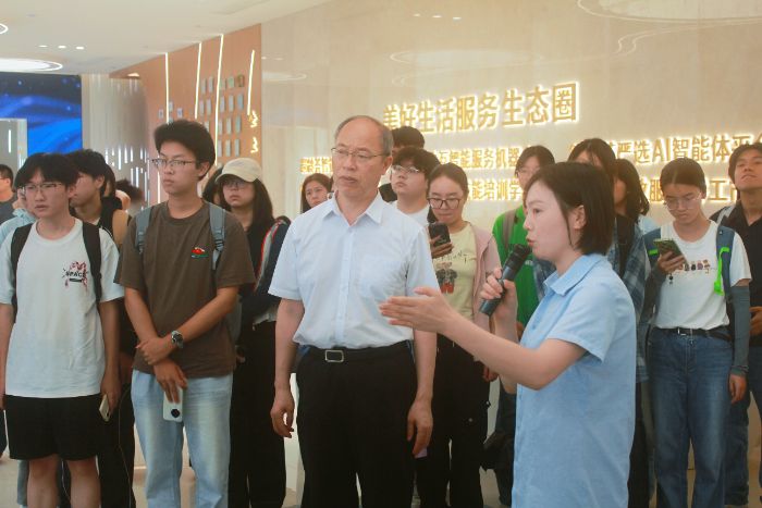 深探共富基層 賦能城鄉(xiāng)發(fā)展  —— 浙江財經(jīng)大學(xué)財政稅務(wù)學(xué)院“塢地?zé)ú剩Y潤桐興”實(shí)踐服務(wù)團(tuán)赴西湖區(qū)三墩鎮(zhèn)開展共同富裕專題調(diào)研