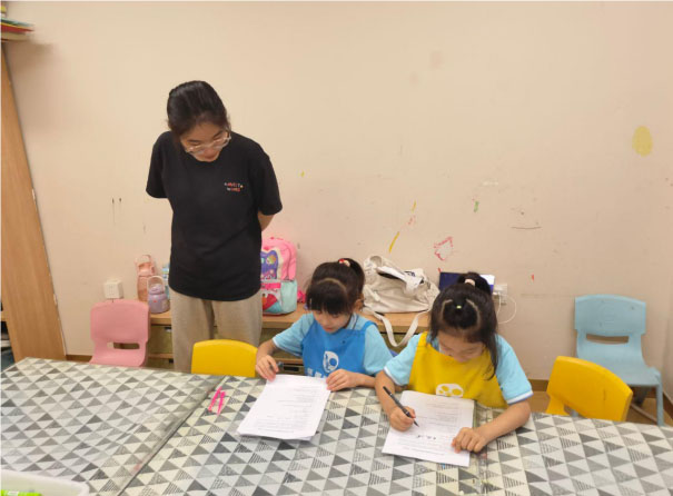 科學之光，照亮求知之路 ——嘉興大學平湖師范學院合力探索小學科學啟蒙教育暑期社會實踐團赴金華藍果樹兒童館進行社會實踐