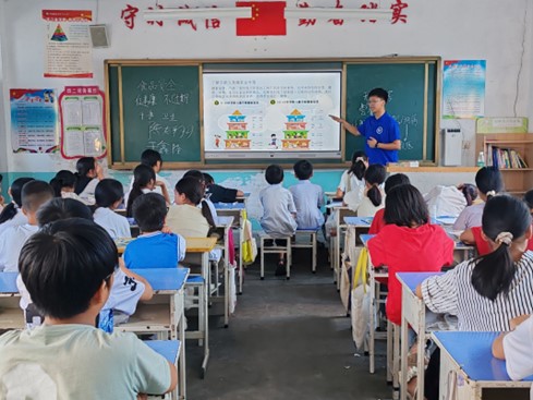 深入基層系童心，情系鄉村奉青春