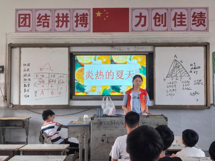 線條勾勒暑氣散，色彩斑斕美育行