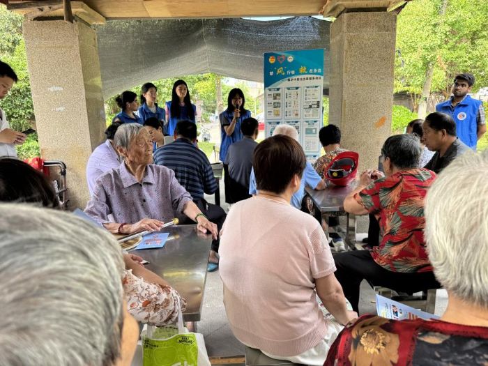 亭間科普傳卒中知識 青年志愿守鄰里安康