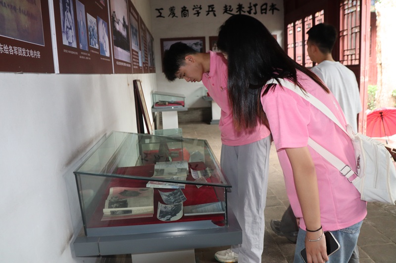 陜西工職大 “三下鄉” 實踐隊走進白石紅軍八路軍紀念館 傳承紅色基因