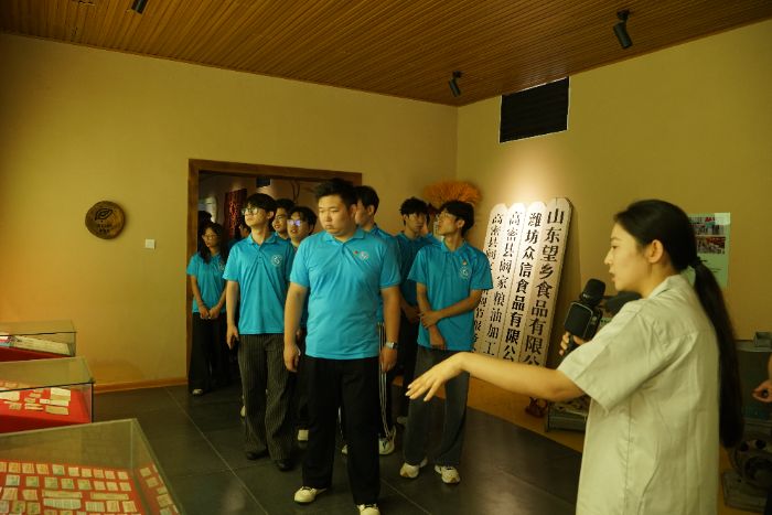 麥香興業，甘藍出彩 ——“探鳶都智農興鄉” 實踐調研團研學高密農企良田