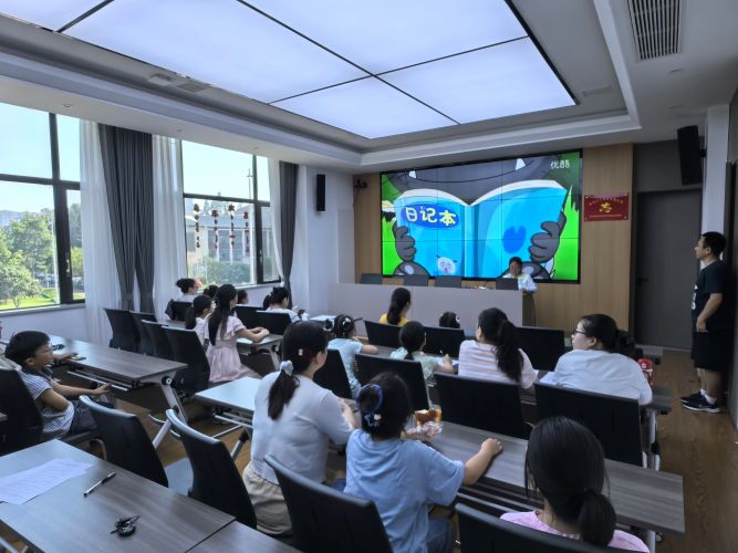 法潤(rùn)童心啟新思，青春送法護(hù)成長(zhǎng)——湘大法學(xué)赴常德三下鄉(xiāng)隊(duì)伍走進(jìn)武陵區(qū)新東街社區(qū)開展未成年人保護(hù)普法宣傳