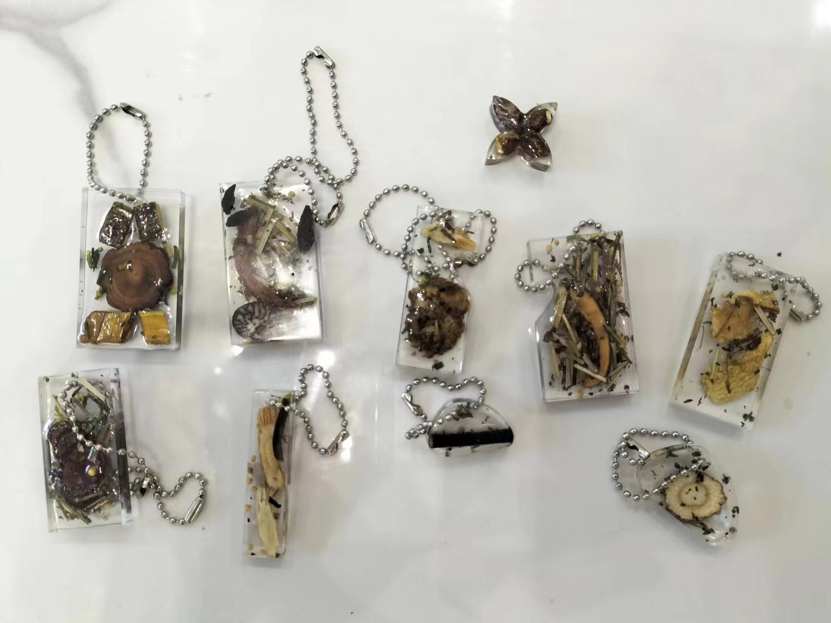 非遺創(chuàng)作融合本草綱目  社會(huì)實(shí)踐賡續(xù)文化傳承——河北大學(xué)“醫(yī)脈相承”社會(huì)實(shí)踐隊(duì)