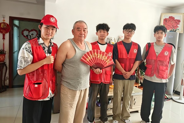 青春下鄉(xiāng)辦實(shí)事  志愿服務(wù)暖民心 ——“三下鄉(xiāng)”青年走進(jìn)三里亭社區(qū)