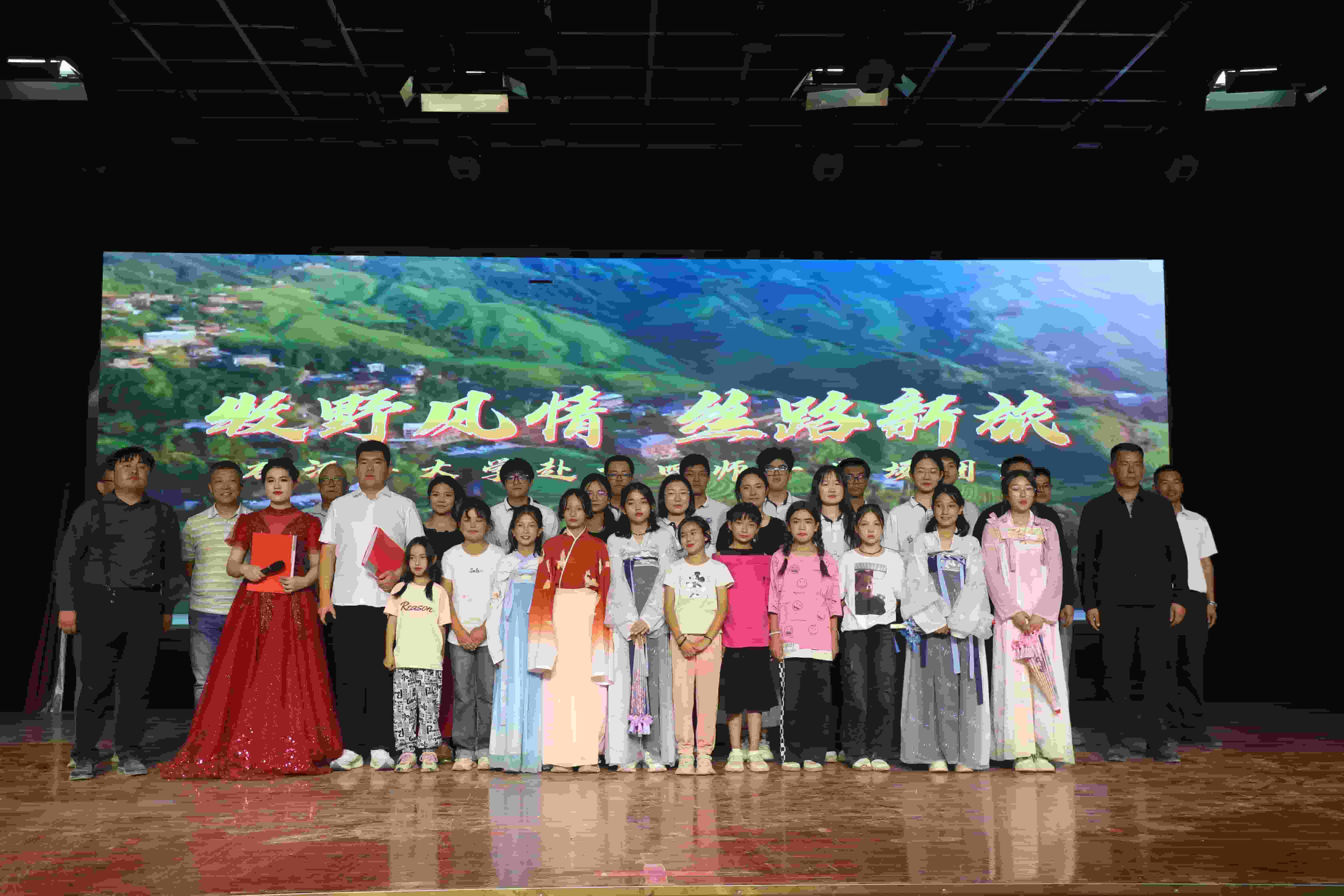 同做石榴籽，共筑強(qiáng)國夢——石河子大學(xué)理學(xué)院赴十四師一牧場美麗兵團(tuán)社會實(shí)踐團(tuán)文藝演出活動圓滿結(jié)束
