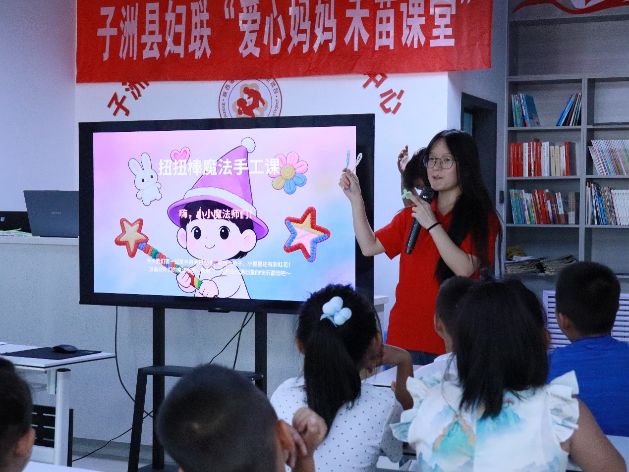 一根扭扭棒“扭”出創造力  陜西工大實踐團為子洲縣兒童開設創意手工課