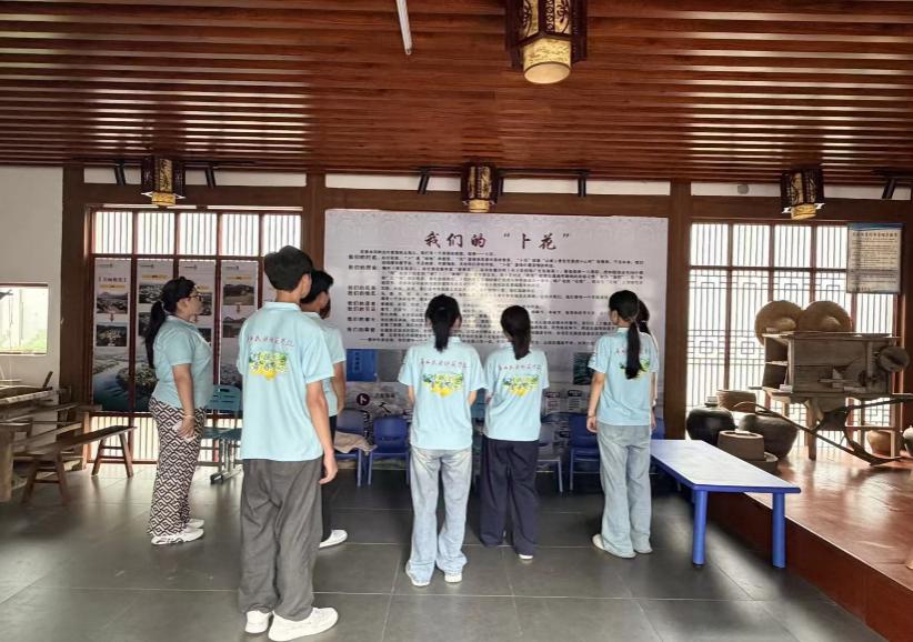 扎根邊境村寨，播撒團(tuán)結(jié)種子——廣西民族師范學(xué)院“定邊青年同心YOUNG實(shí)踐隊(duì)”走進(jìn)卜花村