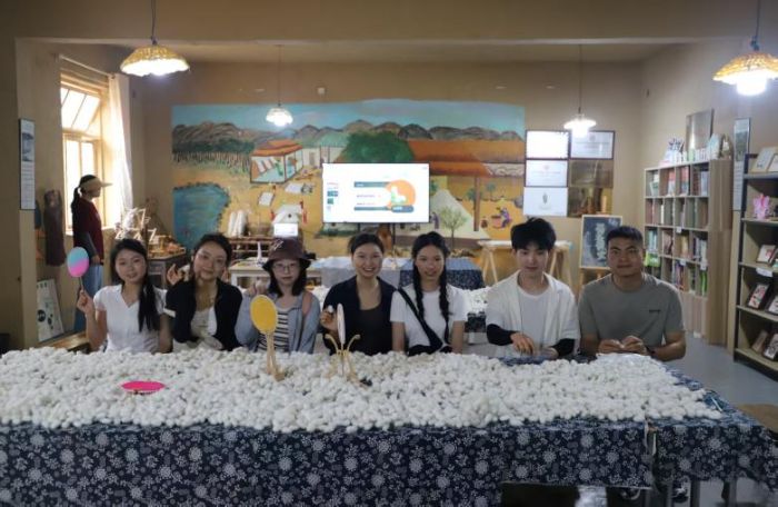 “青衿織錦”實(shí)踐隊(duì)赴金堂蜀蠶文化基地探尋蠶桑非遺魅力