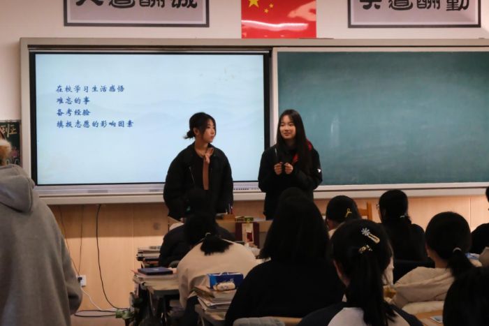 廈門大學(xué)創(chuàng)意與創(chuàng)新學(xué)院學(xué)生赴江南中學(xué)開展招生宣講社會(huì)實(shí)踐活動(dòng)
