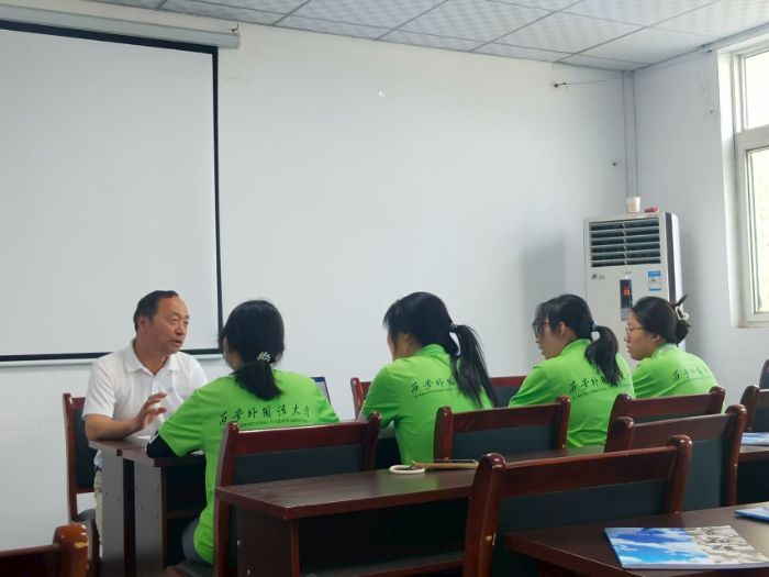 一支粉筆，一桿筆：楊民社與他四十年的鄉土文學路