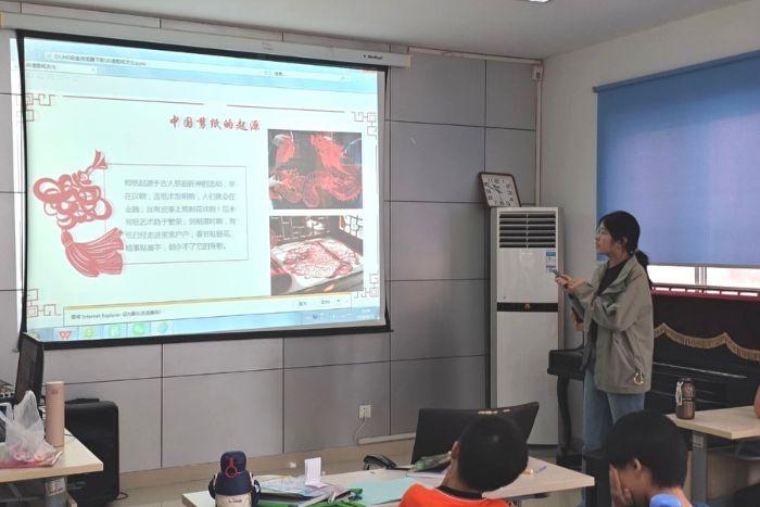 山東大學柳畔傳知支教隊開展非遺剪紙活動