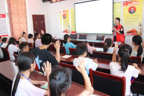 探索知識(shí)之光，激發(fā)實(shí)踐之趣 ——湘潭大學(xué)“郴心向陽(yáng)‘志’教調(diào)研團(tuán)”支教特色課程順利開(kāi)展