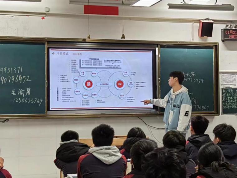 山大“渝魯千里、墨香延續”隊母?；卦L——重慶市彭水中學