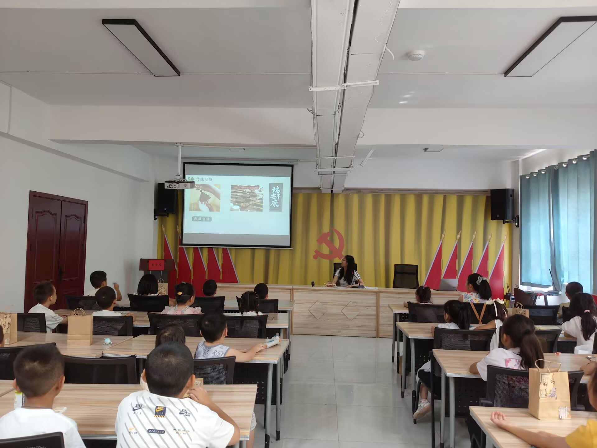 塔里木大學(xué)"文物里的中國(guó)"實(shí)踐團(tuán)：節(jié)氣課堂進(jìn)社區(qū) 端午文化潤(rùn)童心