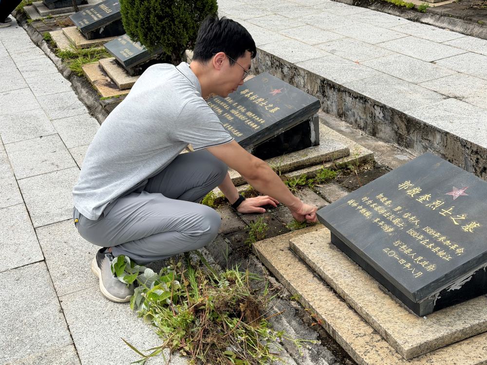 江西農業大學經管學子赴信豐油山鎮：在紅土沃野中書寫青春答卷