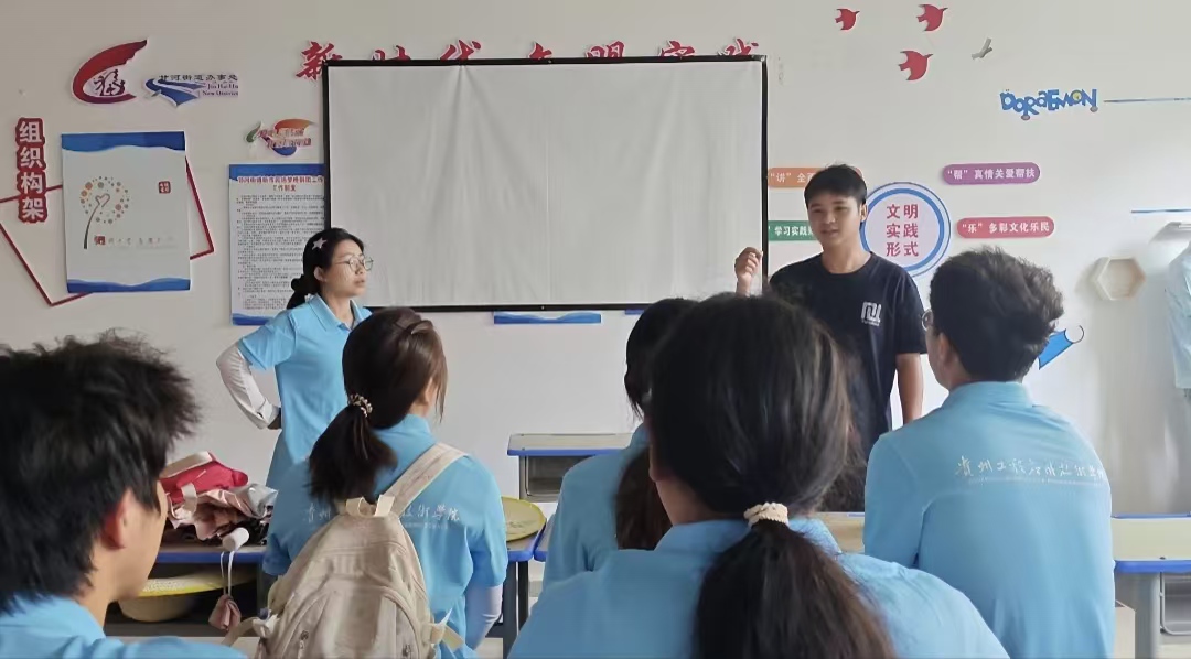 同心繪墻傳文化，溫情互動(dòng)暖童心