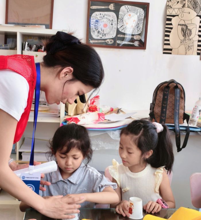 執光描青痕，探秘光影美——中國石油大學（華東）圓夢支教隊開展特色科學課堂