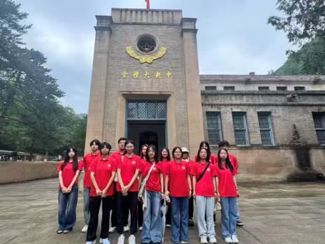 三下鄉 | 西安建筑科技大學冶金工程學院“賡續紅脈，綠業興鄉”延安分團赴延安楊家嶺革命舊址開展紅色研學實踐紀實