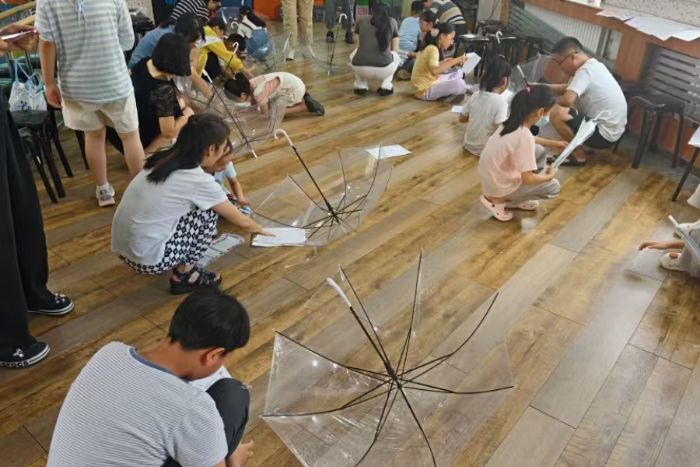 彩筆繪雨傘，美育潤童心  ——山東大學“柳畔傳知”支教隊開展繪傘DIY美育實踐活動
