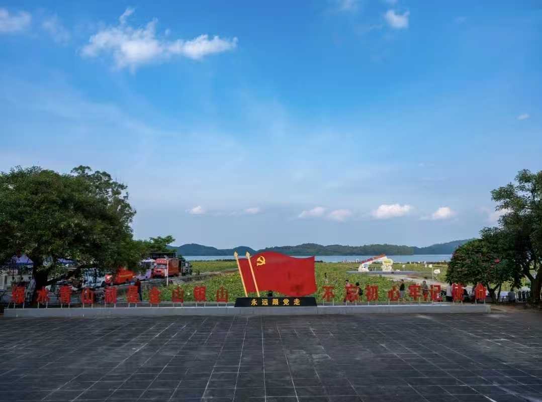 從臭氣彌漫到四季花海，僑鄉水源地三重轉型繪就“兩山”愿景