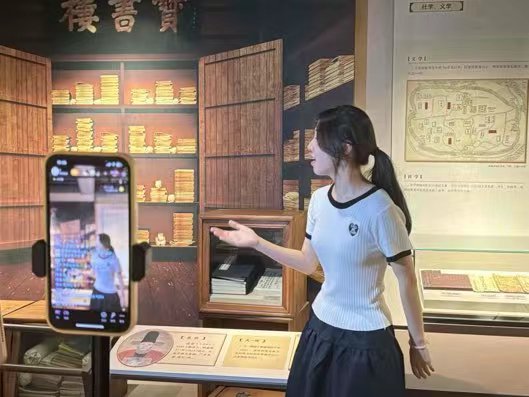 寧大學子依托“教博直播”趣談學制演變