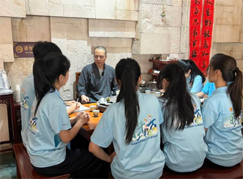 走訪海幢古剎 百煉興鄉實踐隊解鎖絲路禪意非遺密碼