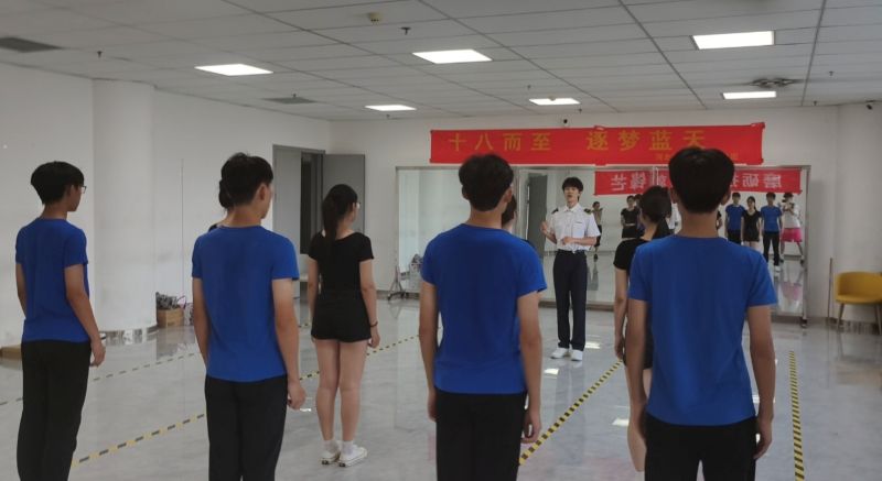桂航學子參與航空禮儀實訓 夯實專業成長根基