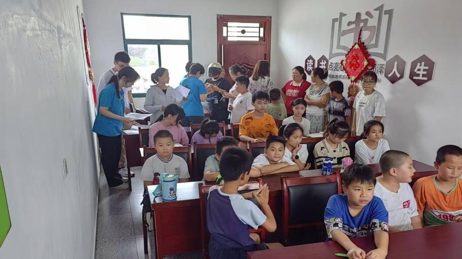 童心相伴，夕陽同輝--巢湖學院數學與大數據學院赴同大鎮“一老一小”教育關愛服務團走進廬江縣同大鎮劉墩村開展“守護童心 一同長大”公益暑托班