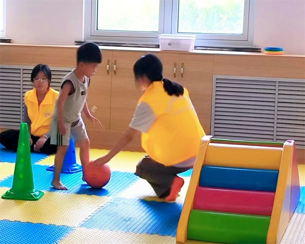 忙碌尋“寶藏”，好奇滿天星
