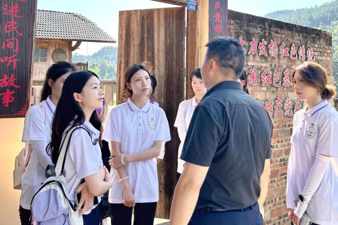 ?一堂行走的大思政課： 汲取紅色力量 涵養(yǎng)清廉新風(fēng)