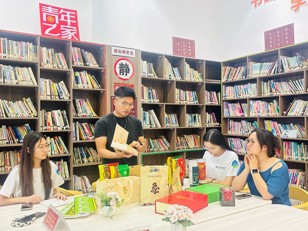 鏡頭傳遞鄉(xiāng)土好物，青年書寫助農(nóng)華章 | “遠(yuǎn)興鄉(xiāng)”電商突擊隊(duì)直播組紀(jì)實(shí)