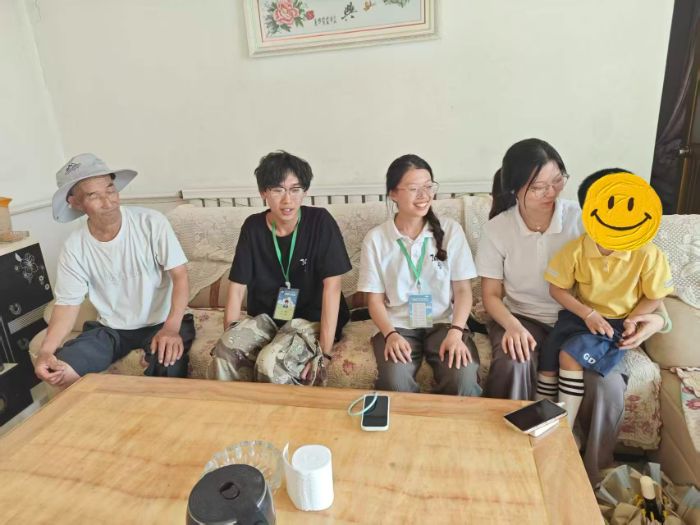 入戶暖心走訪，深耕鄉村學情——江蘇大學伯藜學社支教團開展家訪慰問活動