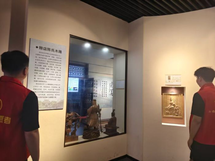 探訪賒店古鎮(zhèn) 感受傳統(tǒng)木雕手藝的時(shí)代回響