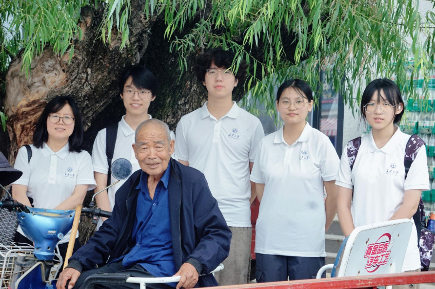 半個世紀的治沙回響——長安大學實踐隊聆聽88歲老支書常維華的“水”與“沙”