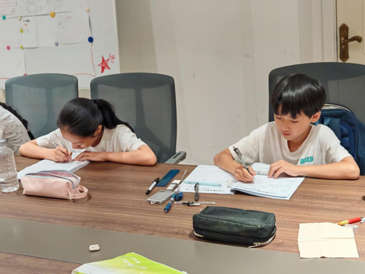 南北辛光支教隊支教第二日：英語潤心、科學(xué)逐夢