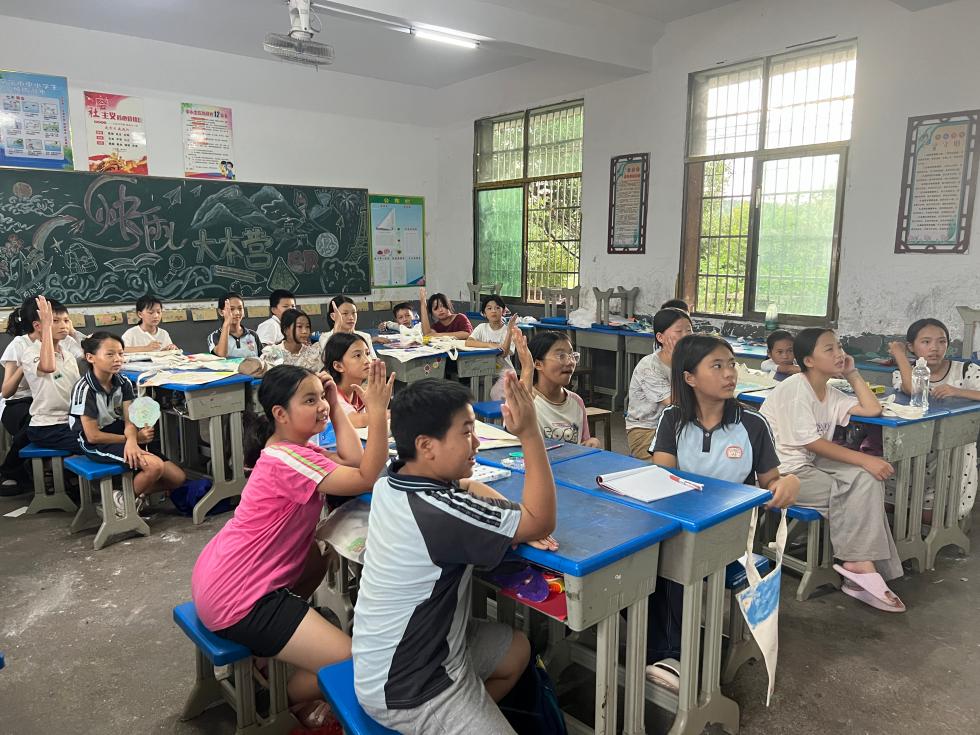 播撒心靈陽光，啟迪成長夢想 　　——向陽花望曦隊于三角塘中心小學開展暑期支教活動