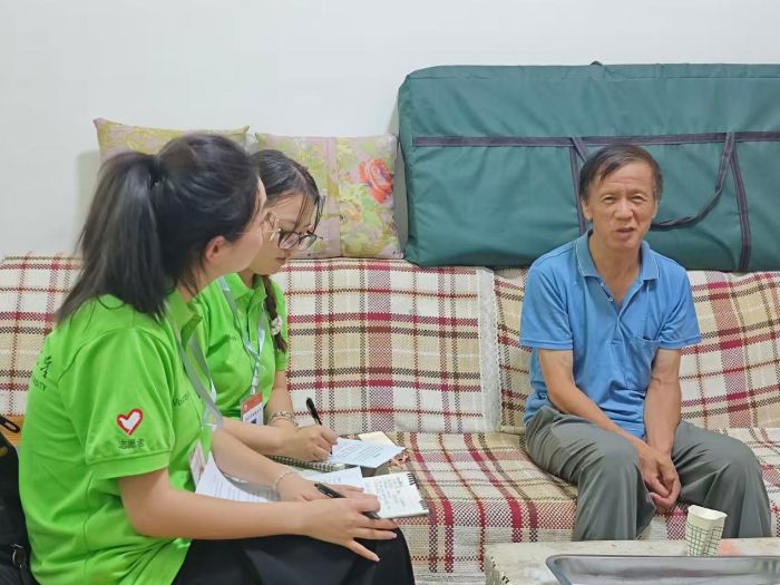 不了的鄉情：苦果老師專訪