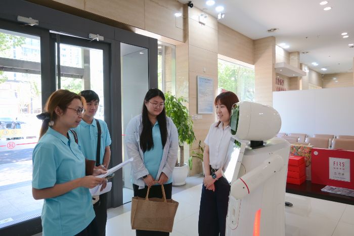 河海大學經濟與金融學院河海大學金盾數研實踐團赴南京某銀行開展數字金融風險防范專題調研
