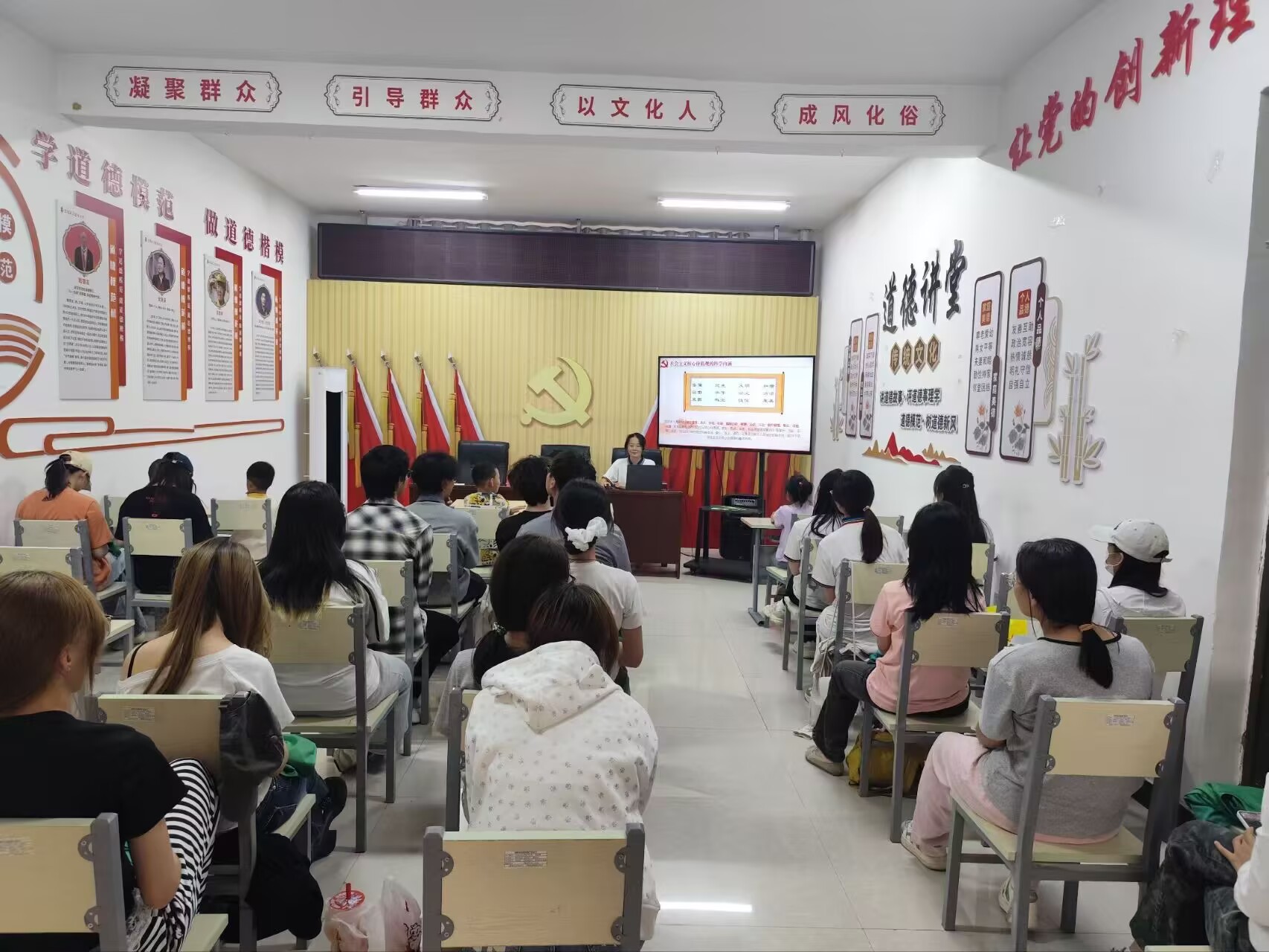 青春踐行兵團(tuán)精神，五育并舉點(diǎn)亮童心